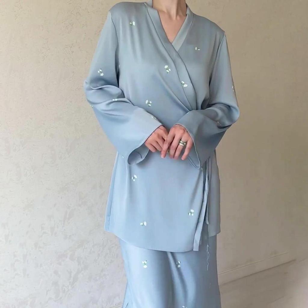 2023 Autumn V-Neck Satin Skirt Set with Long Sleeve Printed Top