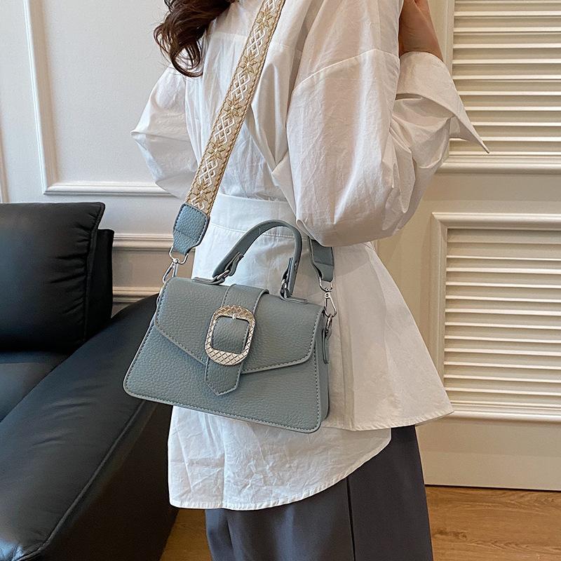 Retro Portable Small Square Bag Women's Bag 2025 New Fashion Shoulder Bag Versatile Premium Texture Messenger Bag