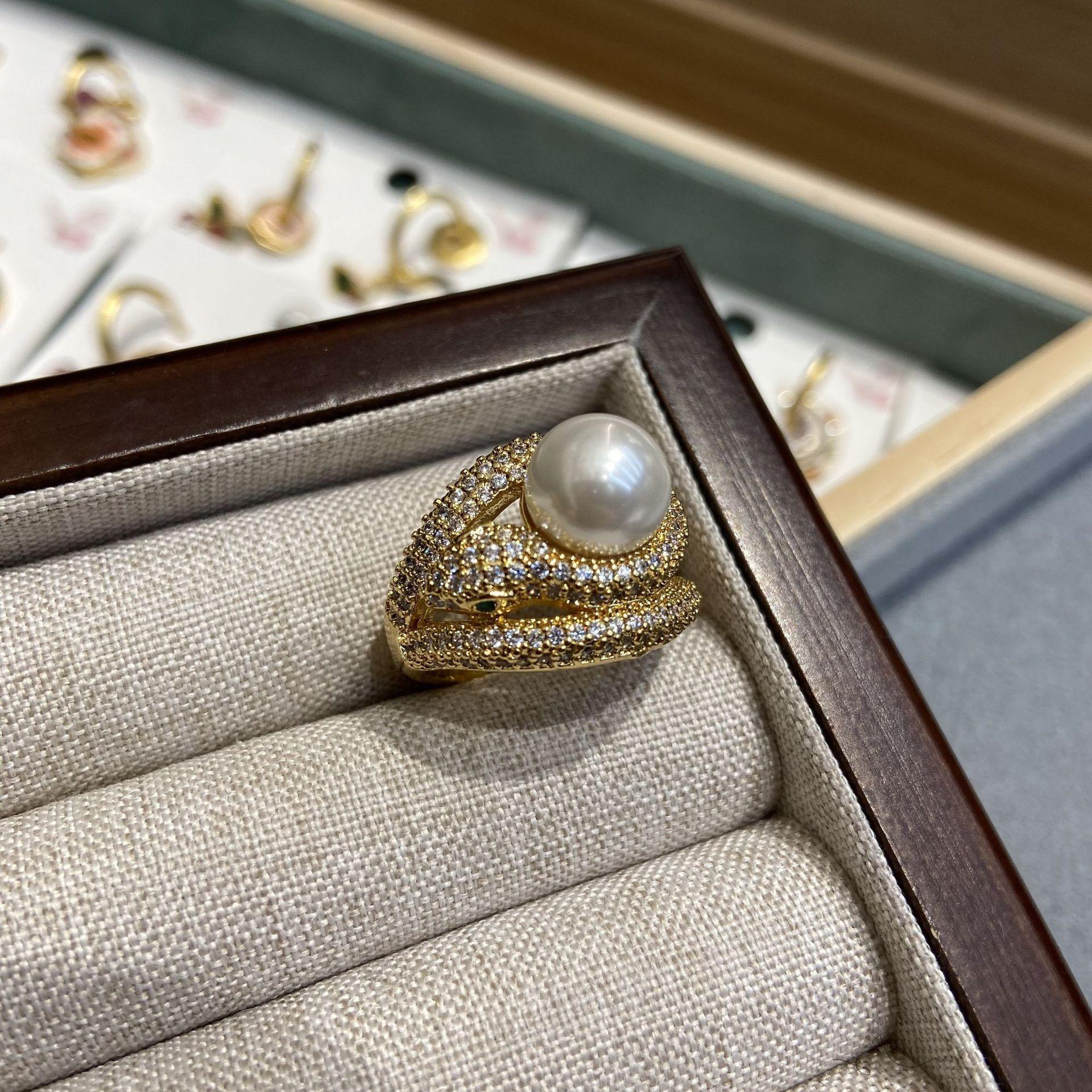 

Кольцо с жемчугом в виде змеи, полное бриллиантов, женское, нишевое, дизайн, легкое, роскошное, открытое кольцо, изысканное, холодное, ветреное кольцо