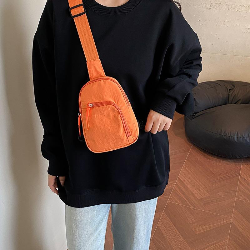 Solid color light and simple going out portable casual mobile phone bag sports shoulder messenger bag breast bag men and women