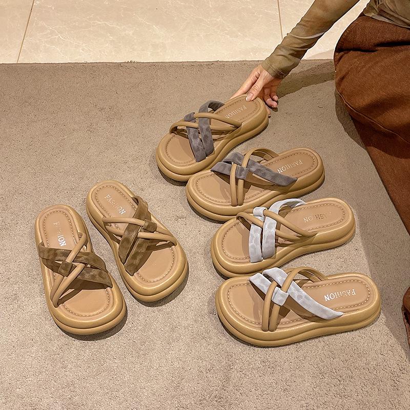 Flat-bottomed slippers female 2025 new Korean version fashionable and comfortable one-word drag fairy style thick-bottomed casual drag beach drag tide