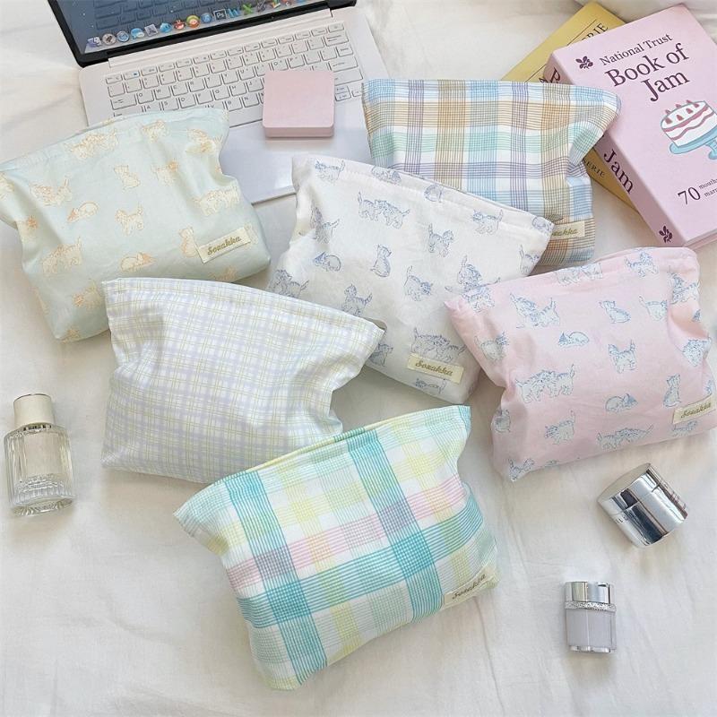 

Small Fresh Ins Style Large Capacity Makeup Bag for Women Girl Travel Toiletry Organizer Pouch for Cosmetics and Skincare Case