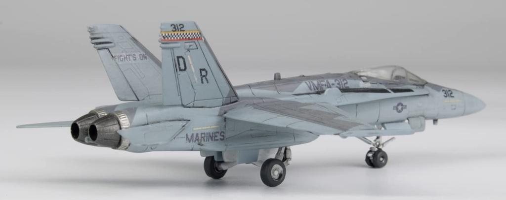 Platz US Marine Corps Hornet Checkerboard 2022 Ferris Camouflage Plastic Model Kit 1/144 F/A-18C VMFA-312 FC-20
