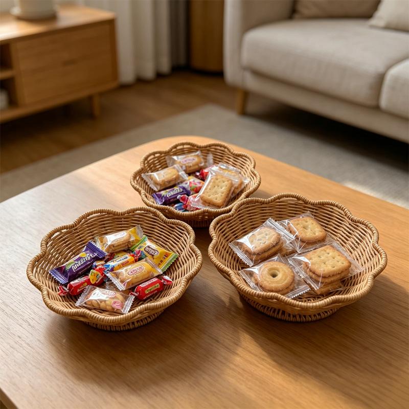 Handwoven Scalloped Edge Woven Basket Shallow Fruit Snack Bowl for Tabletop Organizer Home Decor Living Room Kitchen Storage