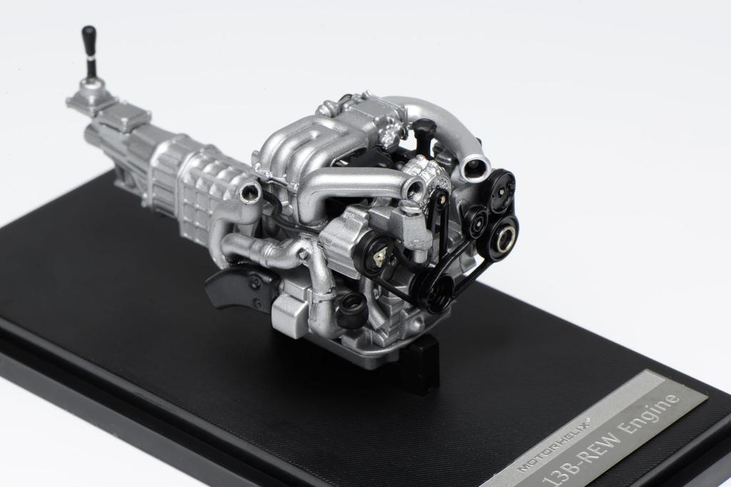 FREESTYLE MOTORHELIX Skala Silnik Mazda M90120 1/18 13B-REW (Gotowy model)