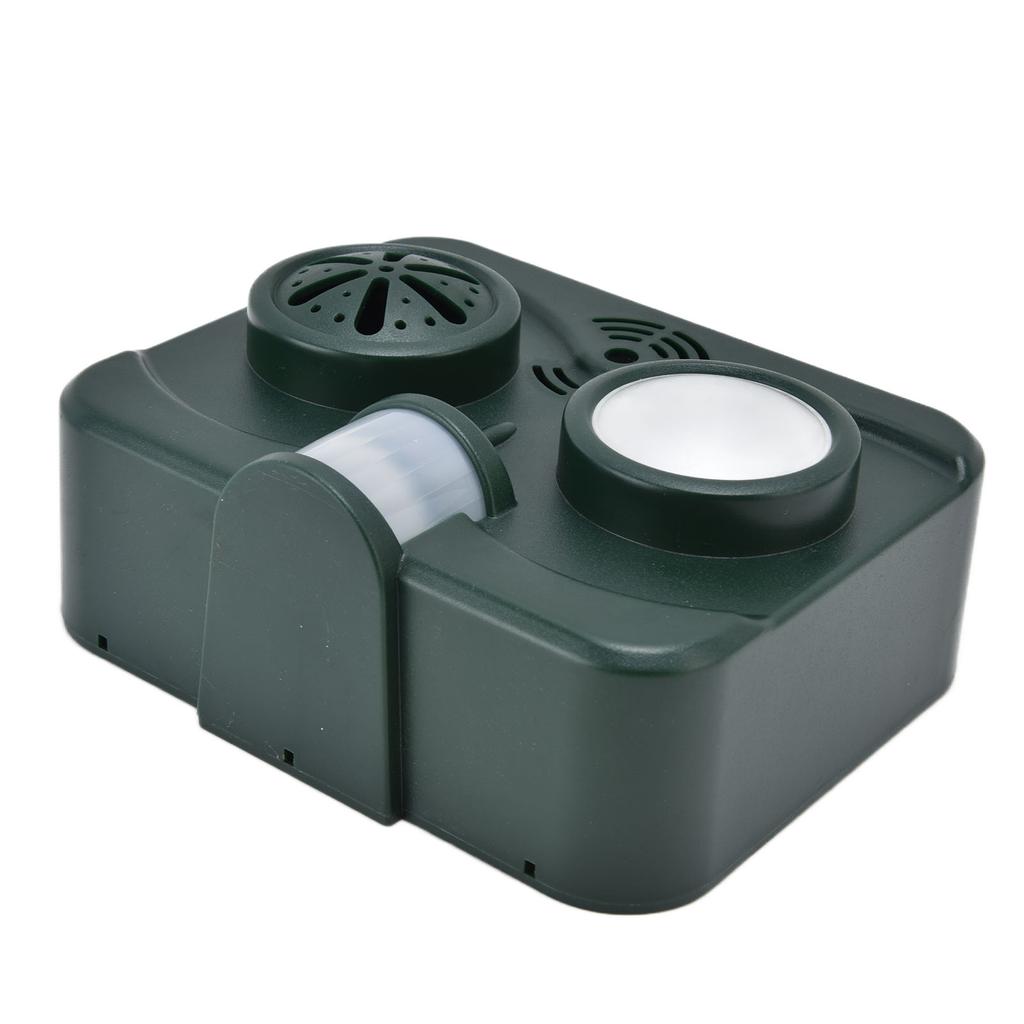 Ultrasonic Animal Repeller Waterproof Solar Bird Repellent Flashing Light for Garden 3.7V