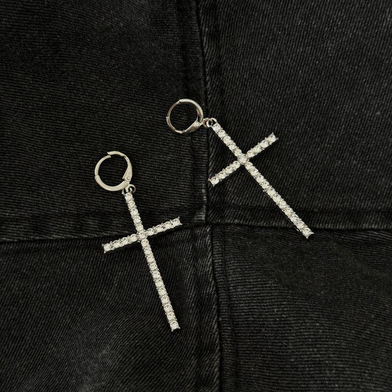 

and American Style Rhinestone Cross Earrings for Women, Niche Exaggerated Temperament, High-End Feel Ear Clips, Sweet and Cool Spicy Girl Earrings A Pair of Pierced Earrings [Ear Buckles]