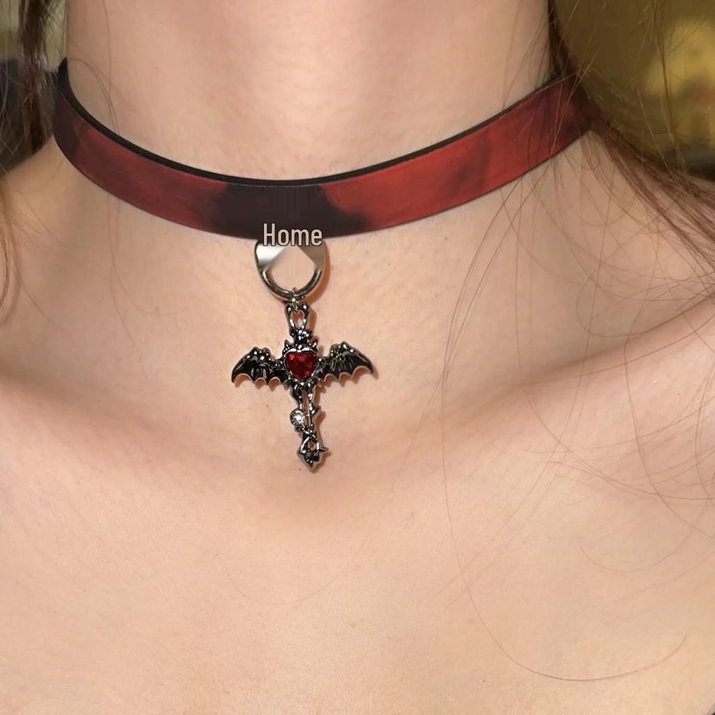 Chique Pittige Meisje Leren Bel Choker Ketting – Uniek Minderheidsontwerp
