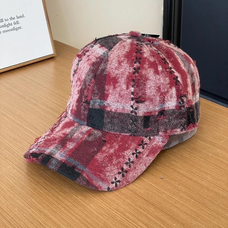 New Classic Plaid Couple Hole Baseball Cap Women Small Face On The Streets In Autumn And Winter Thickened Warm Baseball Cap Men