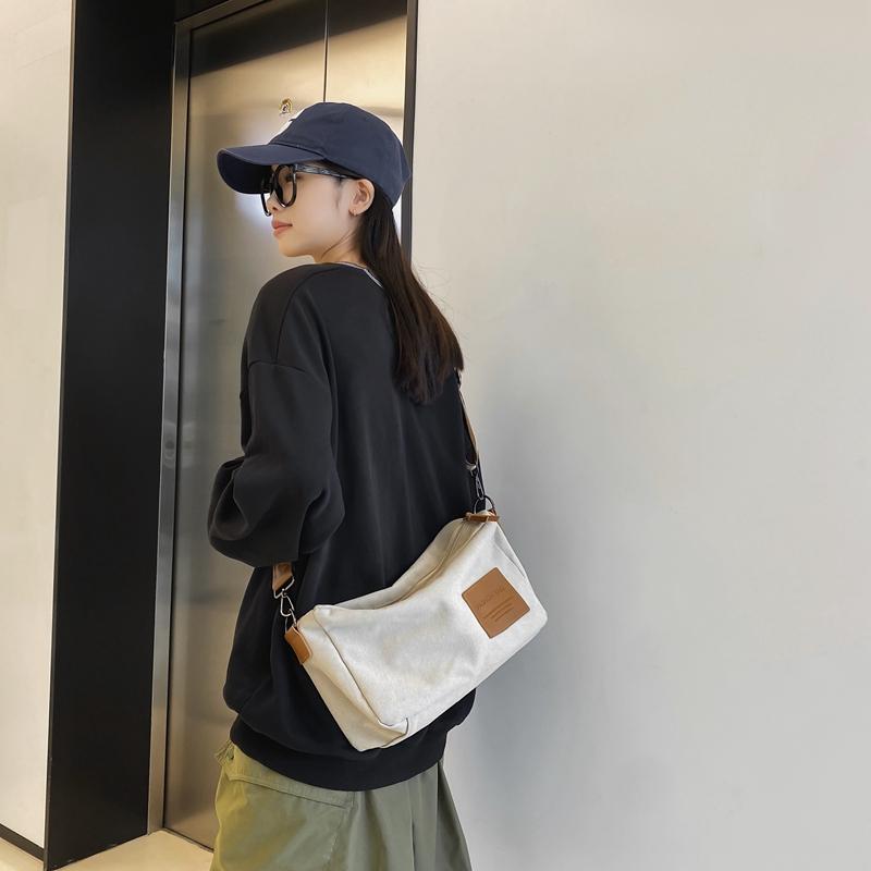 2024 летние сумки через плечо для женщин и мужчин — фото 13