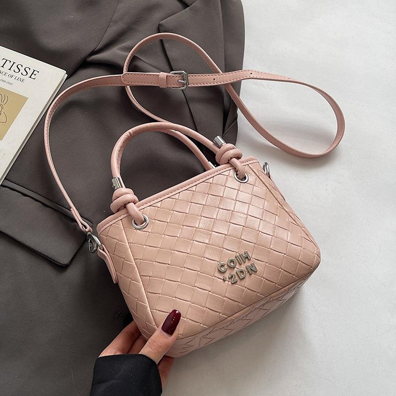 Trendy Design Sense Woven Pattern Portable Bucket Bag Women's Leisure Commuting Niche Personality High Sense Messenger Bag