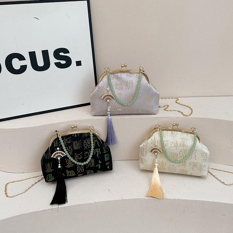 New Chinese Style Women's Embroidered Shell Handbag with Chain Strap Single Shoulder Bag Metal Clip Crossbody Bag Beaded Handbag