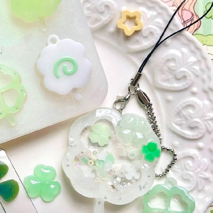 Festival Clovers Ornament Resin Mold 4Pcs Silicone Pendant Mold for Festive Jewelry and Hanging Decoration Crafting