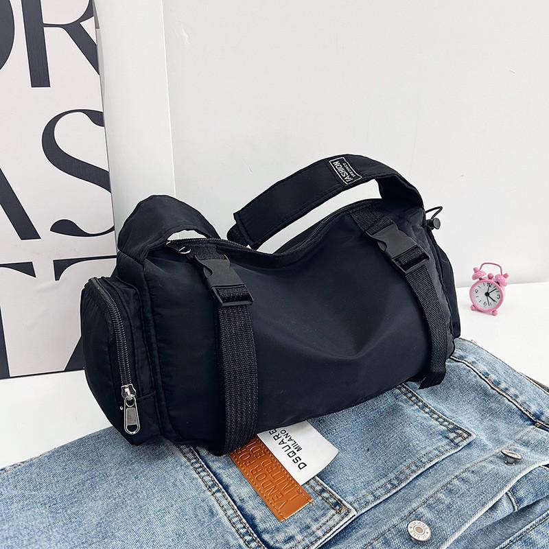 

Elegant Fashionable Large Capacity Tote Bag For Women 2023 Summer Trendy Nylon Shoulder Bag чёрный