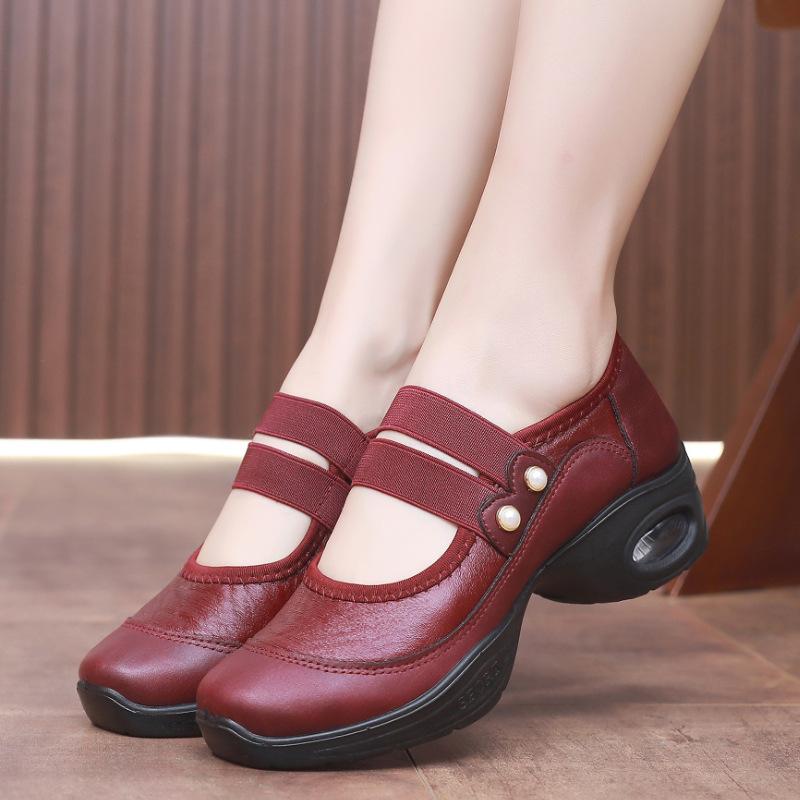 

Обувь для танцев квадратная женская мягкая подошва не устает ноги матерям среднего и пожилого возраста танцевальная обувь удобная и дышащая рабочая обувь воздушная подушка 40 красный