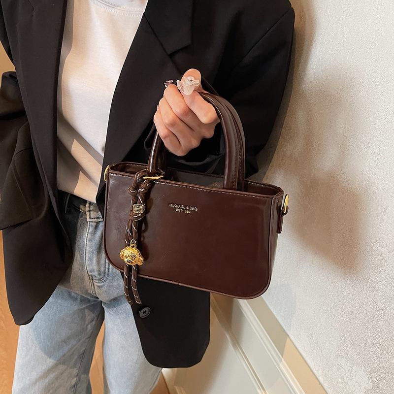 Premium Texture Portable Bucket Bag Women's 2025 New Trendy Autumn and Winter Fashion Versatile Retro Commuter Shoulder Messenger Bag