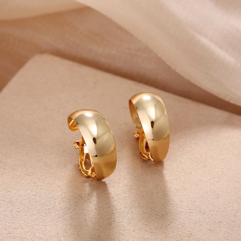 Eco-Friendly Vintage C-Shaped Ear Clips: Exaggerated Glossy High-End Wide Hoops