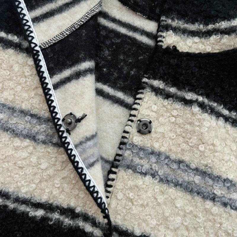 Xin Xing Little Witch Cape Coat for Women - Age-Reducing Gentle Style Wool Outerwear, 2024 Winter