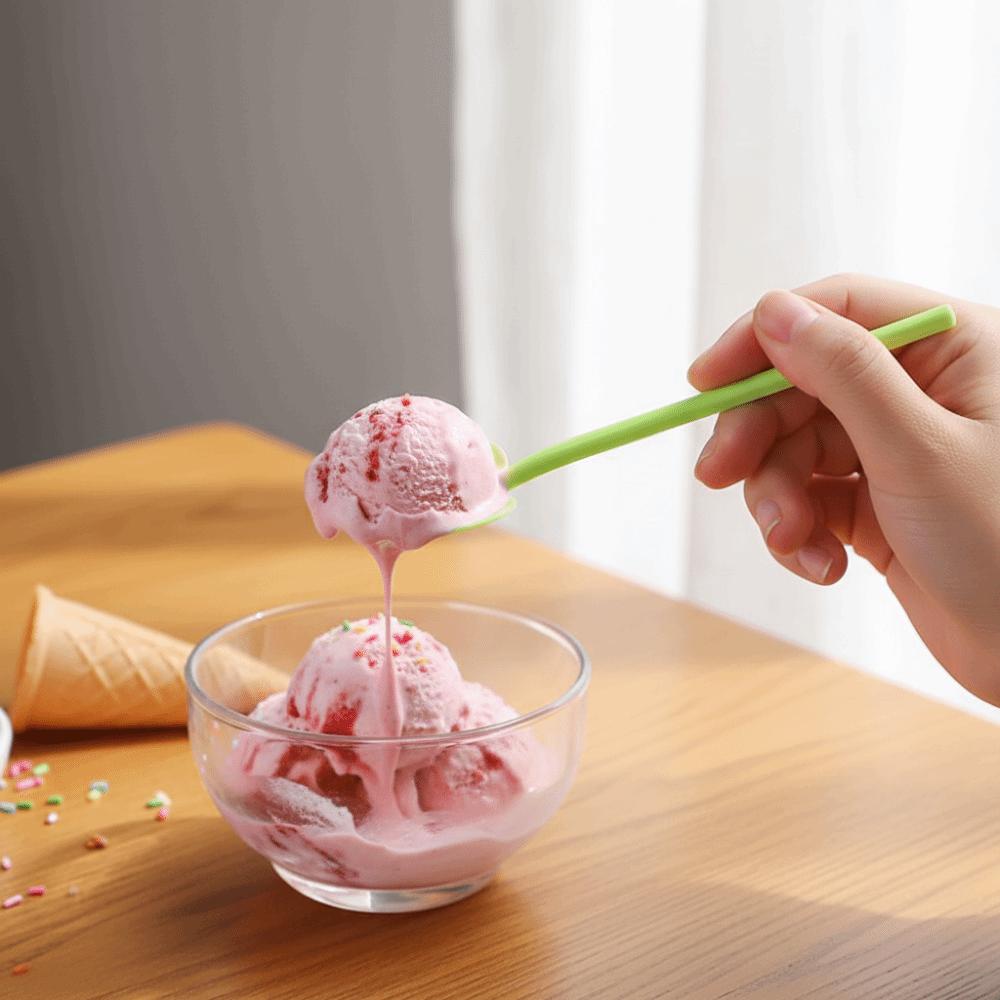 100PCS Lightweight Heart-shaped Spoons Thickened Ice Cream Spoons Disposable Spoons  Party