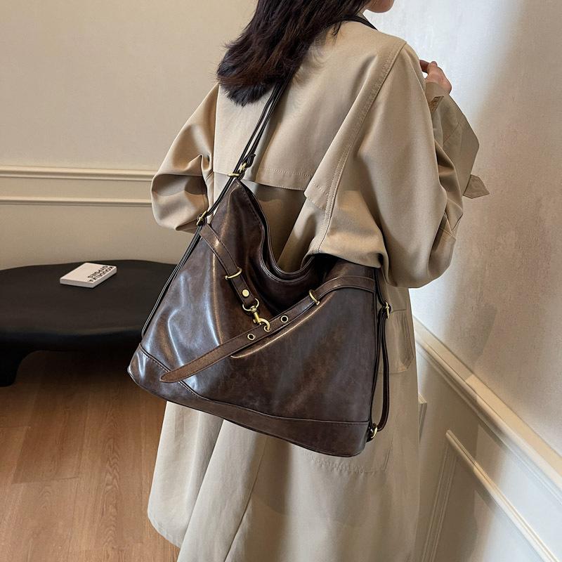 Underarm shoulder bag women's 2025 new autumn and winter personalized retro smudge premium one-pack multi-back bucket backpack