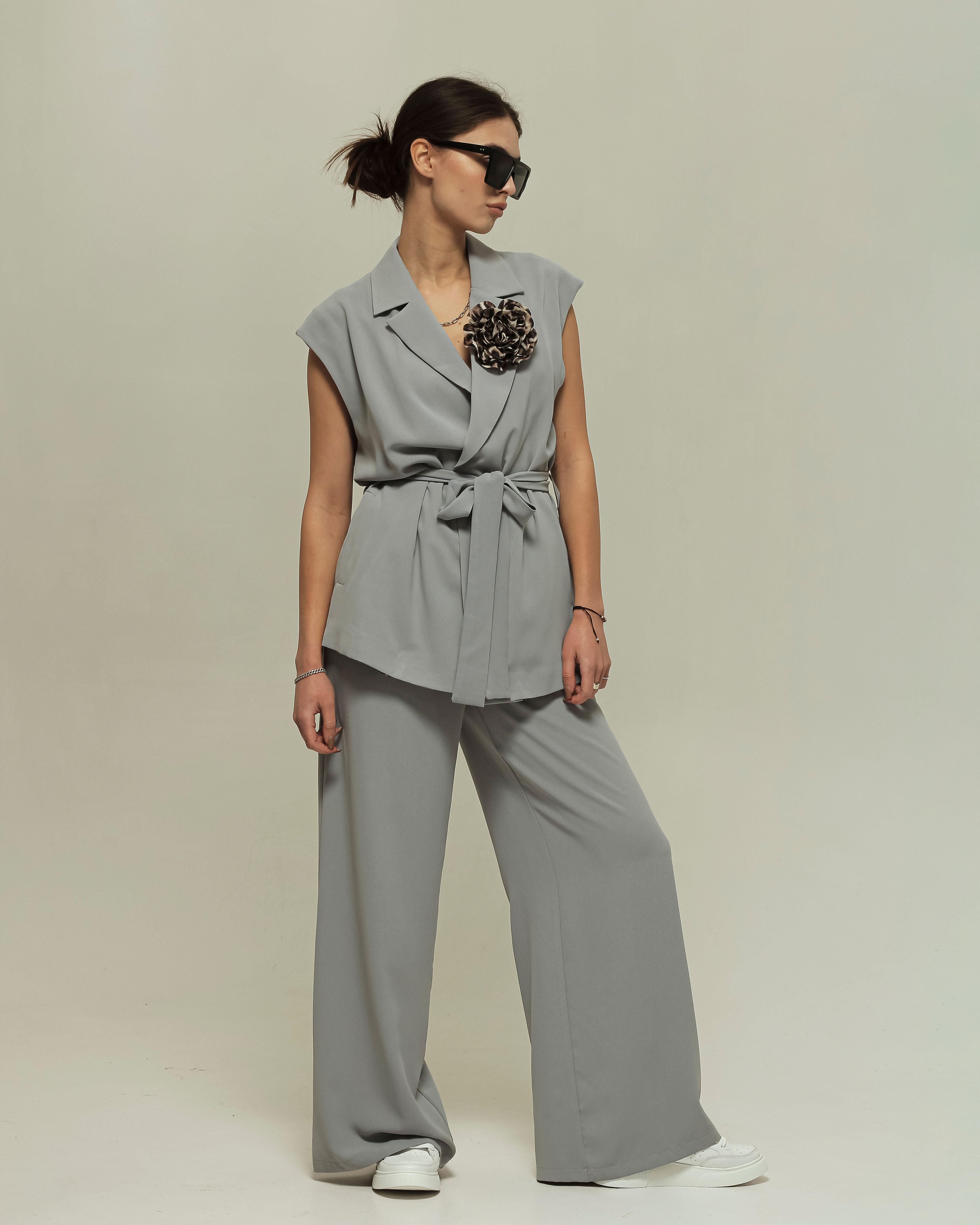 

Костюм жіночий літній Samsara 3325 36 сірий (жилет, штани) 42 сірий колір