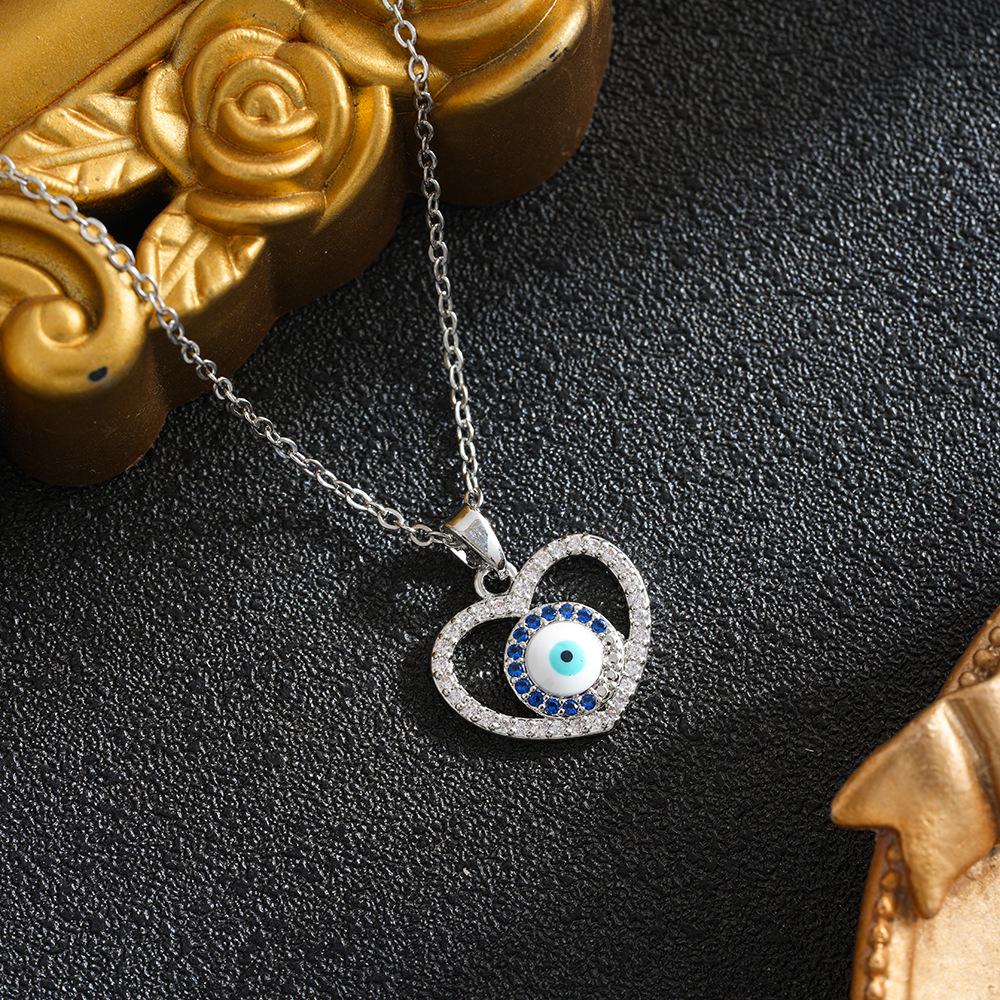 European and American Women's Heart-Shaped Devil's Eye Pendant Necklace - Versatile Retro Copper Jewelry
