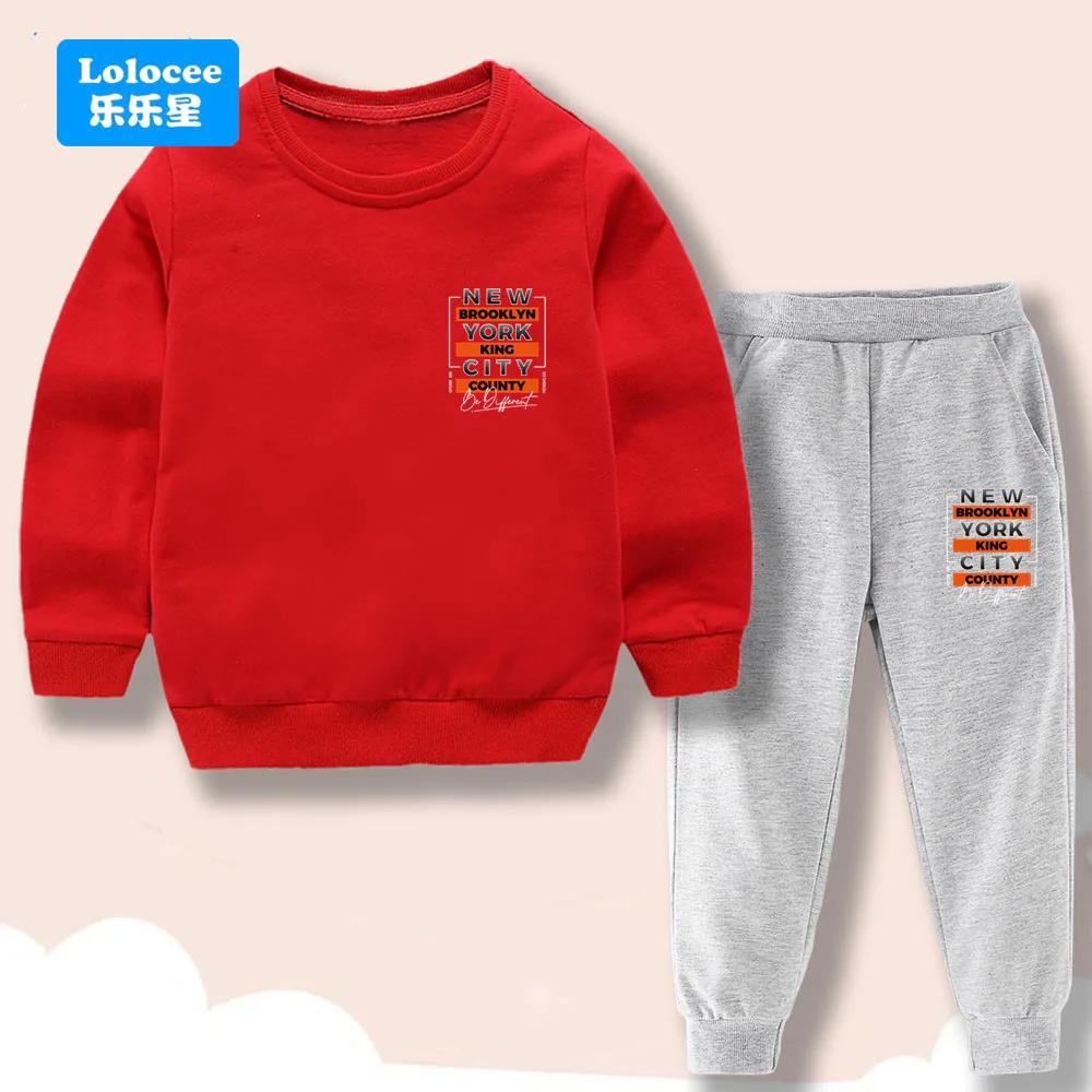 Boys' Spring/Autumn/Winter Sports Set Long-sleeved crew-necksweatshirt featuring "Californialetteringpaired with matching pants.