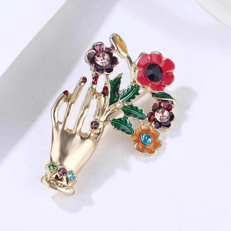 Fashion Trend Hand Holding Flowers Flowers Alloy Rhinestone Brooch Pin Corsage Brooch Jewelry Designer Brooch Mini Perfect Gift for Couples
