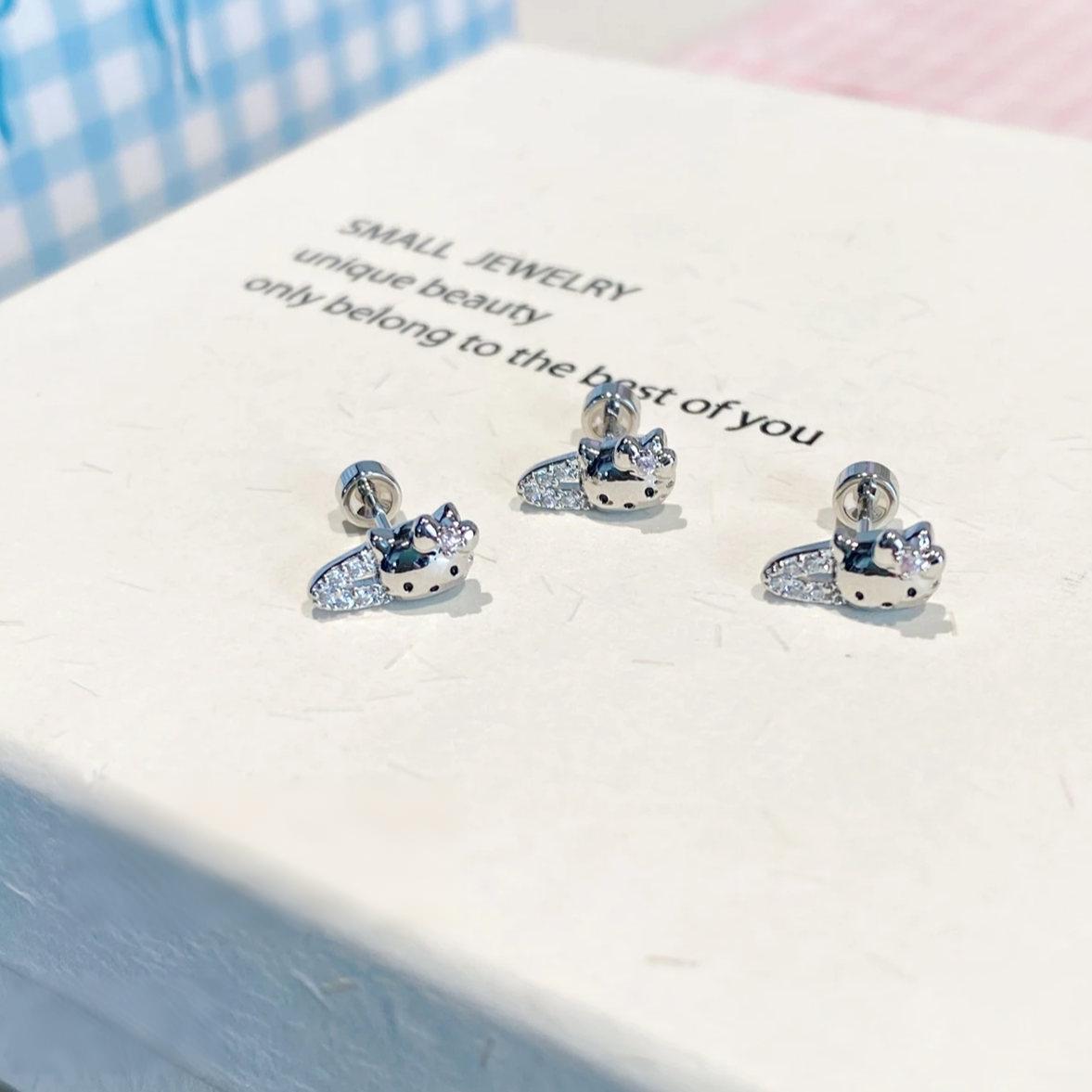 KT Sparkly Bow Titanium Cartilage Stud Earring