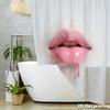 Cortina de Chuveiro Gloss Labial Rosa Pingando 1 Peça Com 12 Ilhós Poliéster Impressão Plana 2D 70,8X70,8 Polegadas Decoração de Banheiro Artística Ousada