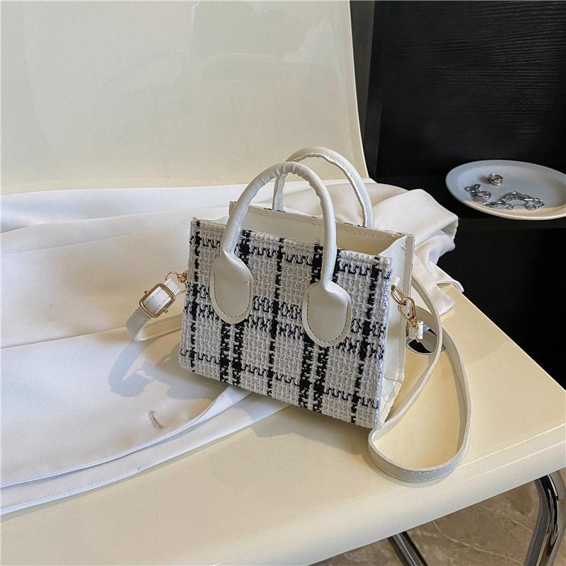 Fashion Grid Pattern Womens Small Shoulder Bag With Zipper Closure For Daily Use