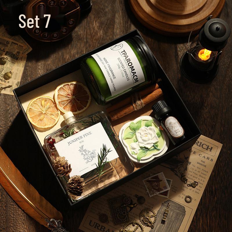 Niche Scented Candle Gift Box: High-End Newlywed Souvenir with Long-Lasting Essential Oil Fragrance Black Box [Candle - Lavender - Gift Bag]