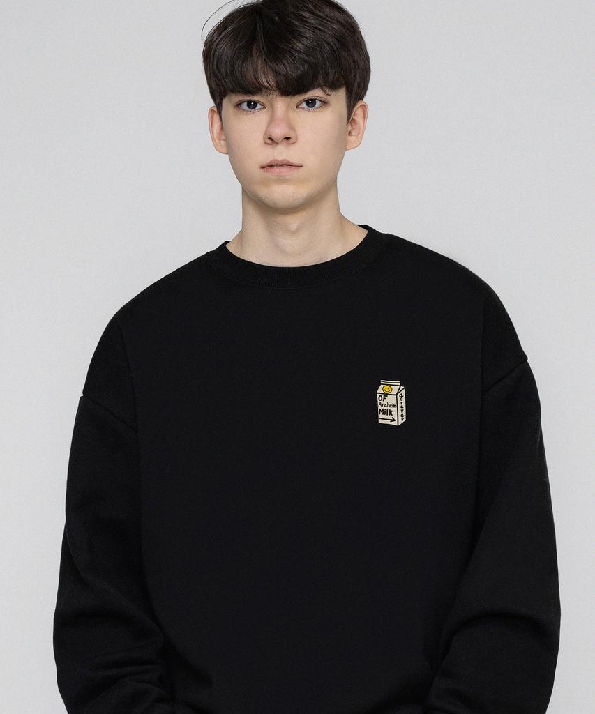 GRAVER [Unisex] Dot Smile Small Milk Pack Sweatshirt_Black