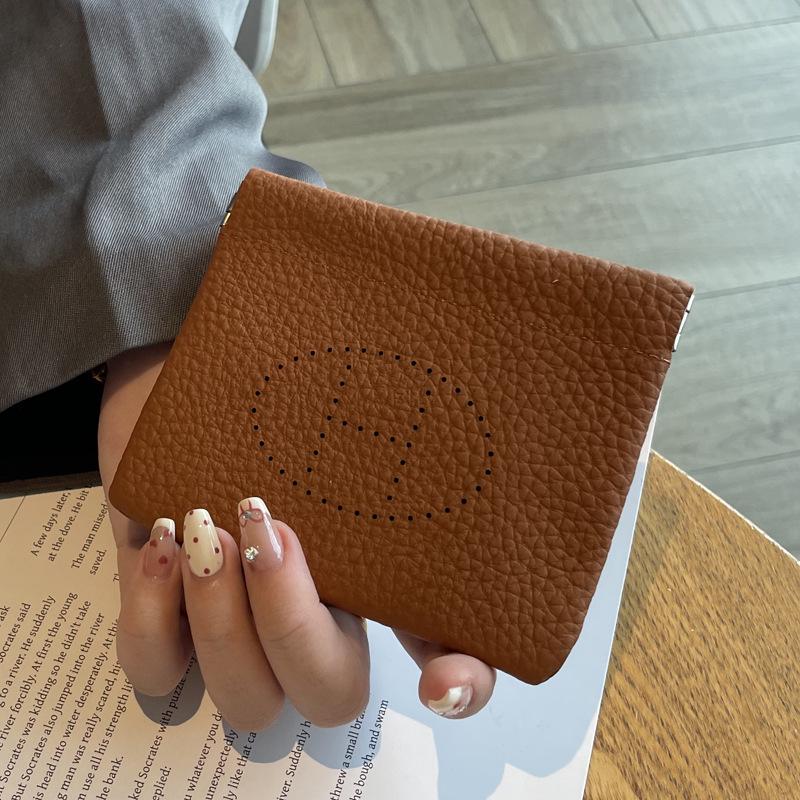Женский кошелек для монет и визитница из натуральной кожи - Коровья кожа Того с полым дизайном, Отделение для ключей от машины и помады, Миниатюрный изысканный чехол для ID. хаки