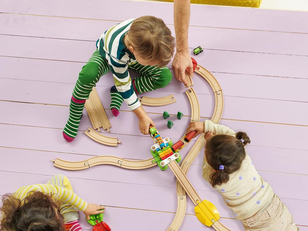 BRIO Railway My First Beginner Set [18-Piece Set] for Ages 18 Months and Up (Wooden Train Toy with Rails) 33727