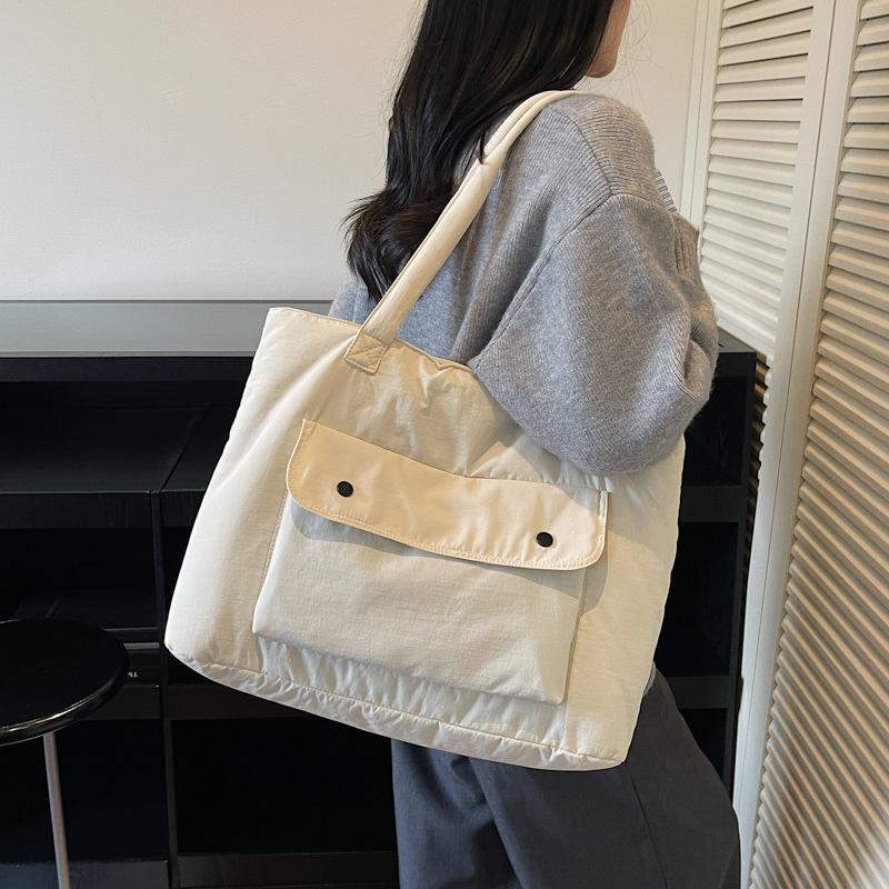Lightweight handbag, large capacity commuting to work, female tote bag, student class shoulder bag, simple autumn and winter bag