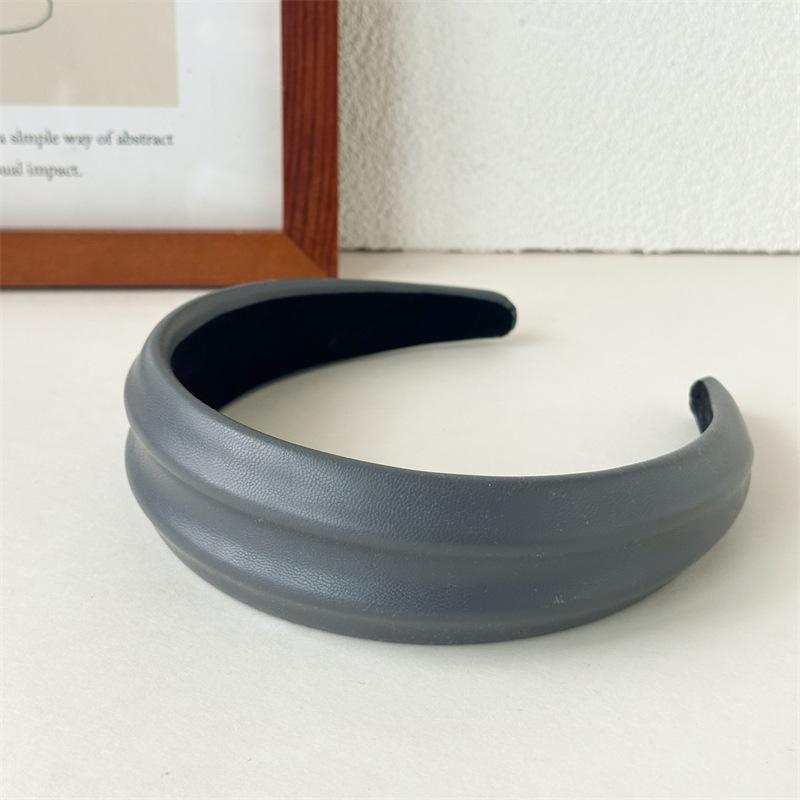 Korean Vintage Wide Hairband For Women PU Leather Solid Color Headbands Simple Temperament Elegant Hair Hoop Tie Hair Accessories Headwear