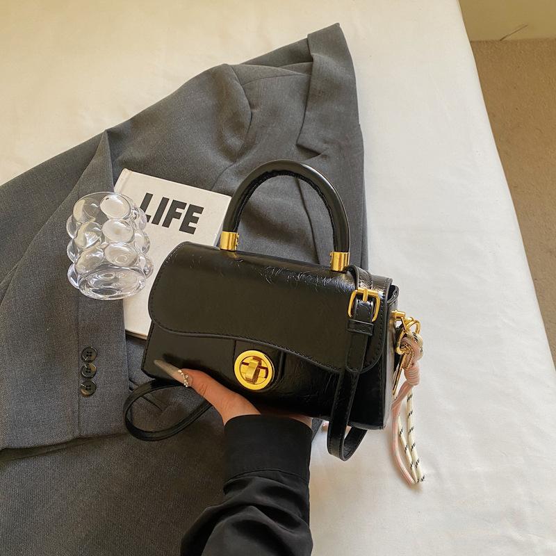 Premium Sense Portable Small Square Bag Women's New Popular Versatile Shoulder Messenger Bag Retro Commuter Bag