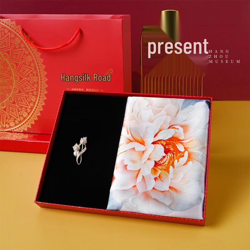 Hangsilu 100% Mulberry Silk Scarf with Brooch Set