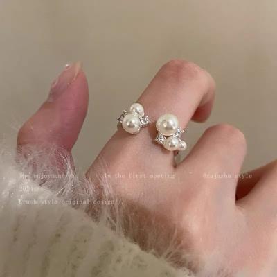 Open-ring Women's Premium Luxury Style Finger Ring with A Small and Unique Design, Featuring A Fashionable and Individualistic Look.