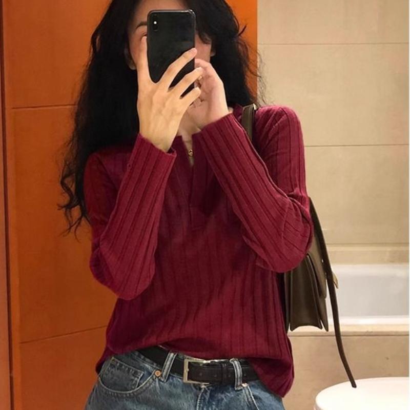 French Retro V-neck Knitted Sweater for Women In Autumn and Winter Slim Fit Long Sleeved Base Shirt for Outerwear