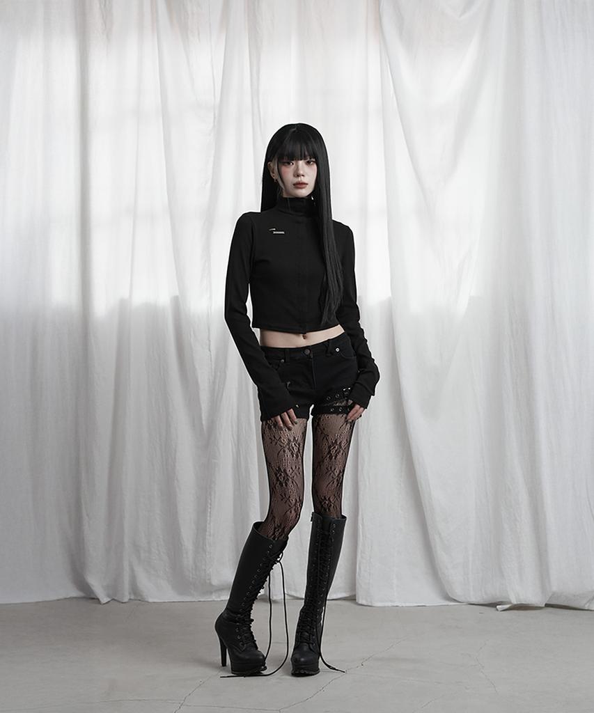 ETRE AU SOMMET Snap Front Crop Top (Black)