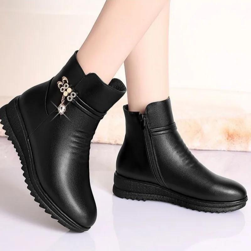 Módní kožené dámské boty 2024 zima silně vlnou podšité pravá kůže dámské sněhule velká velikost dámská zimní obuv