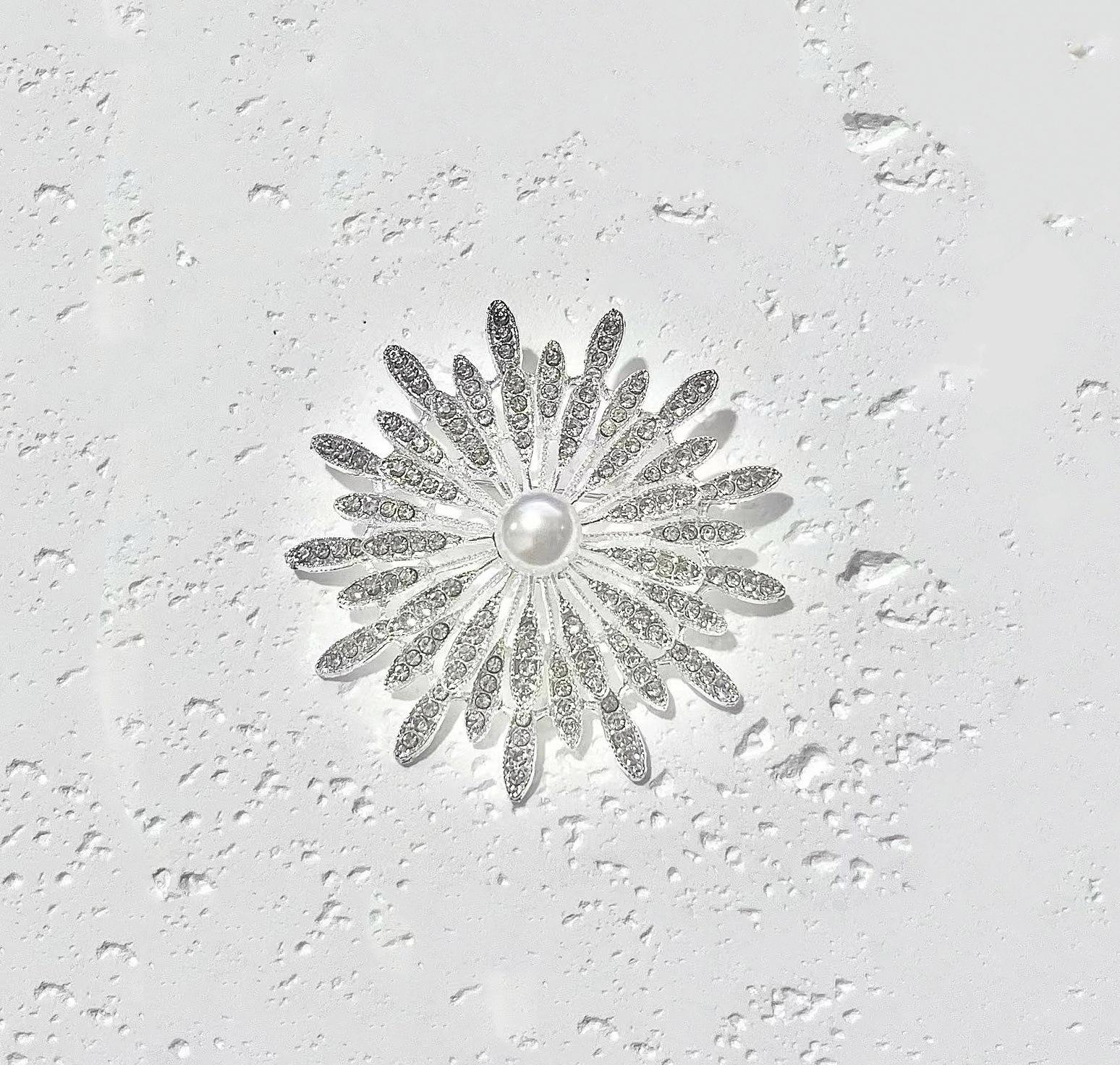 

Sunflower Pearl Brooch - Elegant Light Luxury Enamel Pin Corsage белый