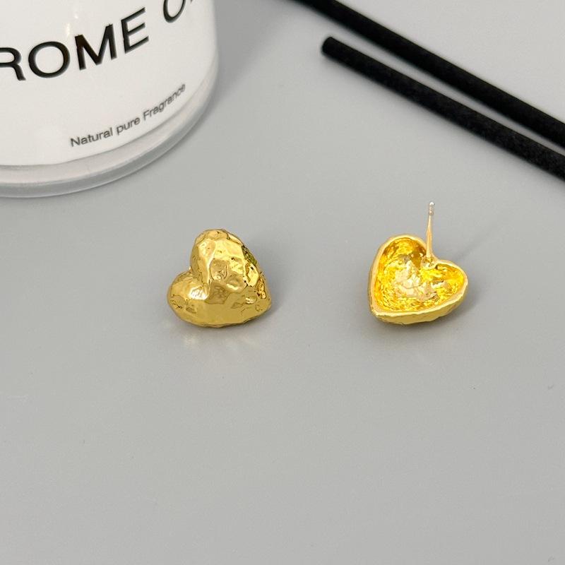 Fashion Light Luxury Women'S Earrings, High-End Copper-Plated Real Gold Love Studs.