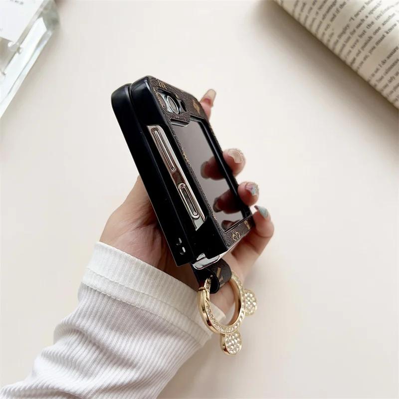Luxury Retro Pattern Phone Rings Case for Samsung Galaxy Z Flip 5 4 3 5G Shockproof Chain Bracelet Back Women Cover