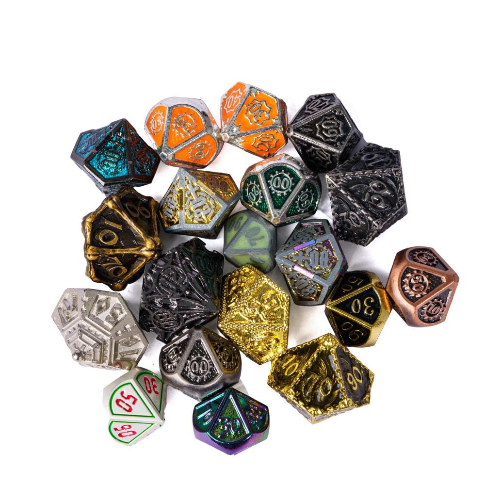 7ks/Sada Velkoobchodní Kovové Pevné Kostky DND Náhodná Barva D4 D6 D8 D10 D% D12 D20 Polyedrické Kostky pro D&D Pathfinder RPG Stolní Hry