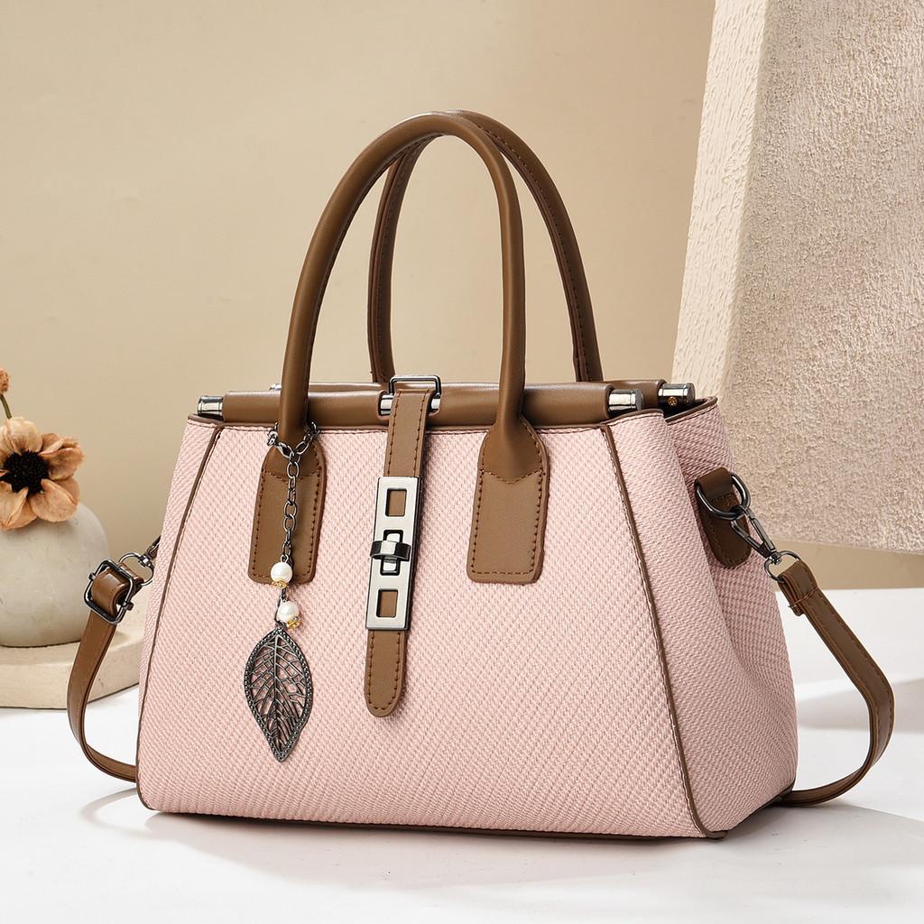 

Сумка-подвеска в виде листьев Модная из ПУ Внутренние отделения Элементы прострочки Для повседневных прогулок розовый