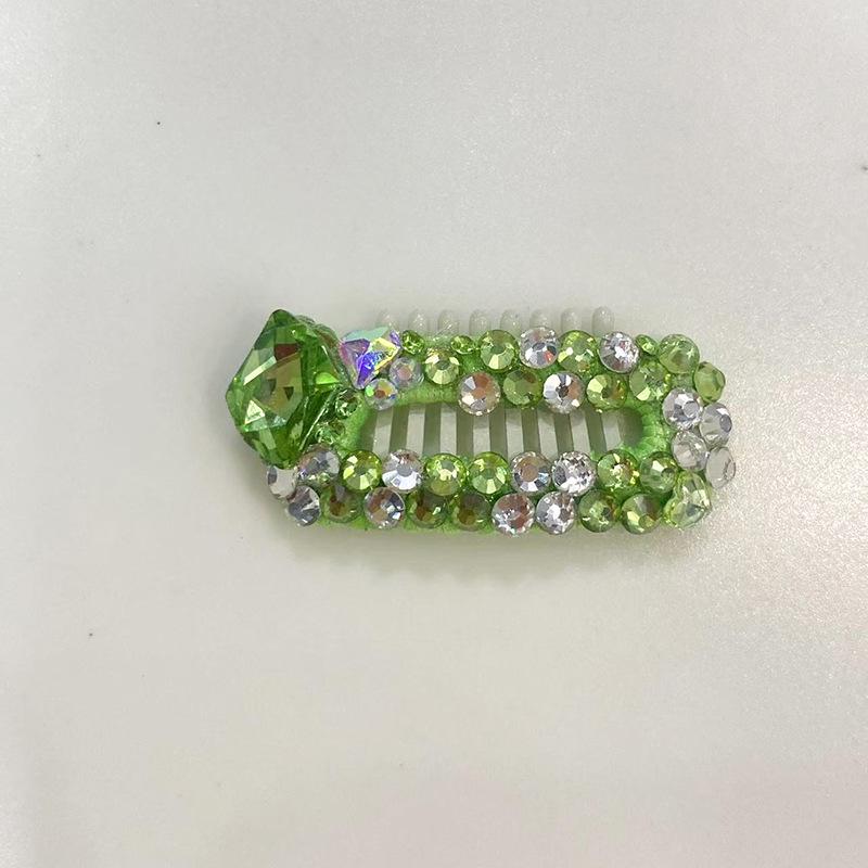 

Шикарная заколка для шерсти питомца, не выдергивающая шерсть: Креативный дизайн «Бриллиант» из нержавеющей стали для кошек и собак. 2.3 cm