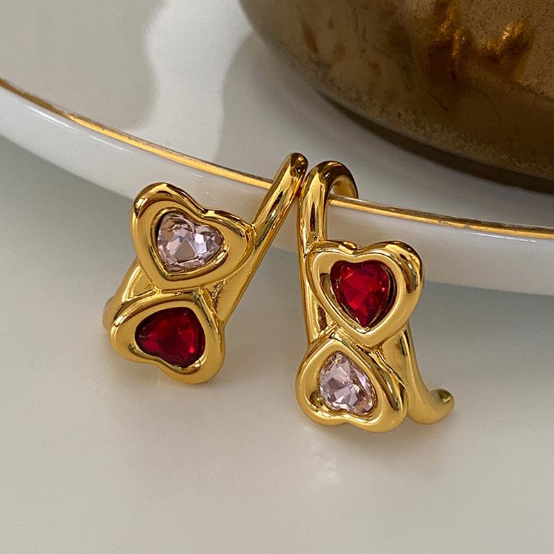 

Двойной Love Stud Контрастные цвета Рубиновый женский стиль Мода Ретро Темперамент Атмосферный свет Роскошь High-End золотой